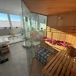 Penthouse Mit Sauna, Jacuzzi & Tischkicker