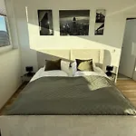 Penthouse Mit Sauna, Jacuzzi & Tischkicker Appartement *