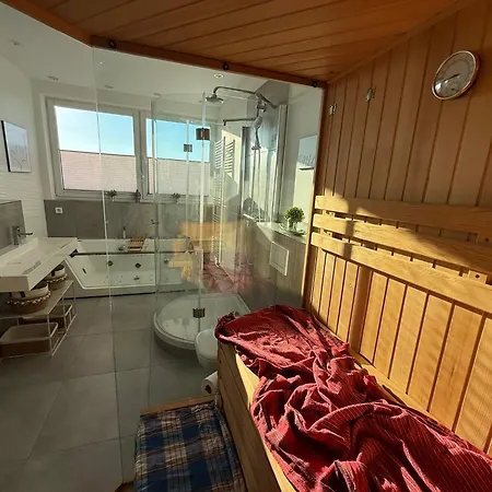 Penthouse Mit Sauna, Jacuzzi & Tischkicker Apartmán Bergneustadt