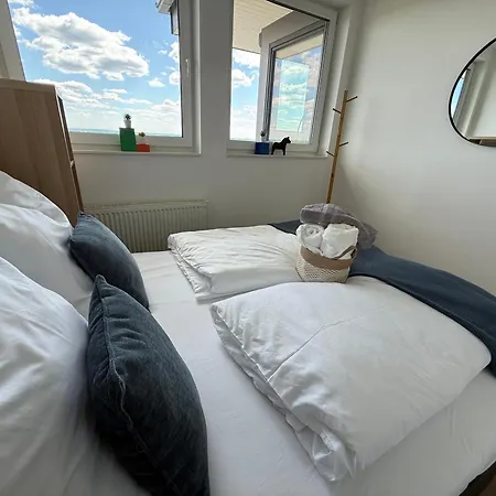 Penthouse Mit Sauna, Jacuzzi & Tischkicker Apartmán *