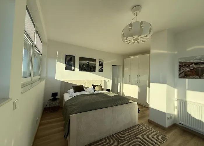 Penthouse Mit Sauna, Jacuzzi & Tischkicker *