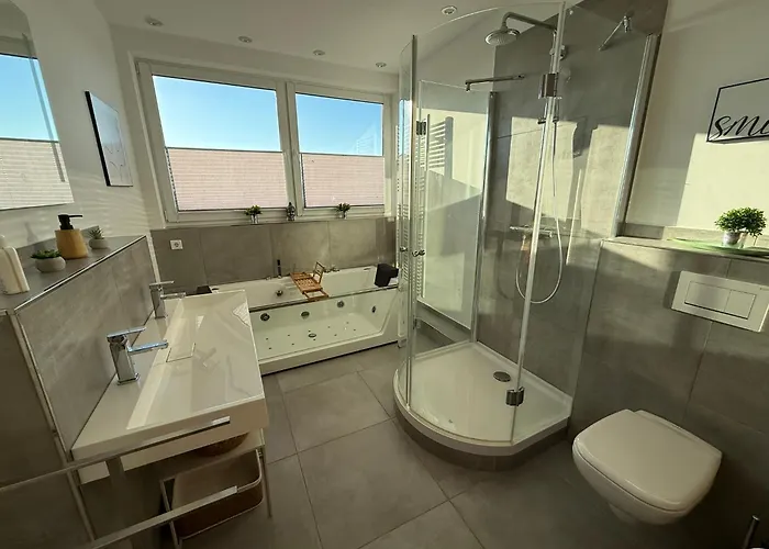 Appartement Penthouse Mit Sauna, Jacuzzi & Tischkicker *