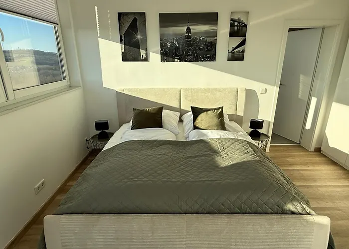 Penthouse Mit Sauna, Jacuzzi & Tischkicker Appartement *